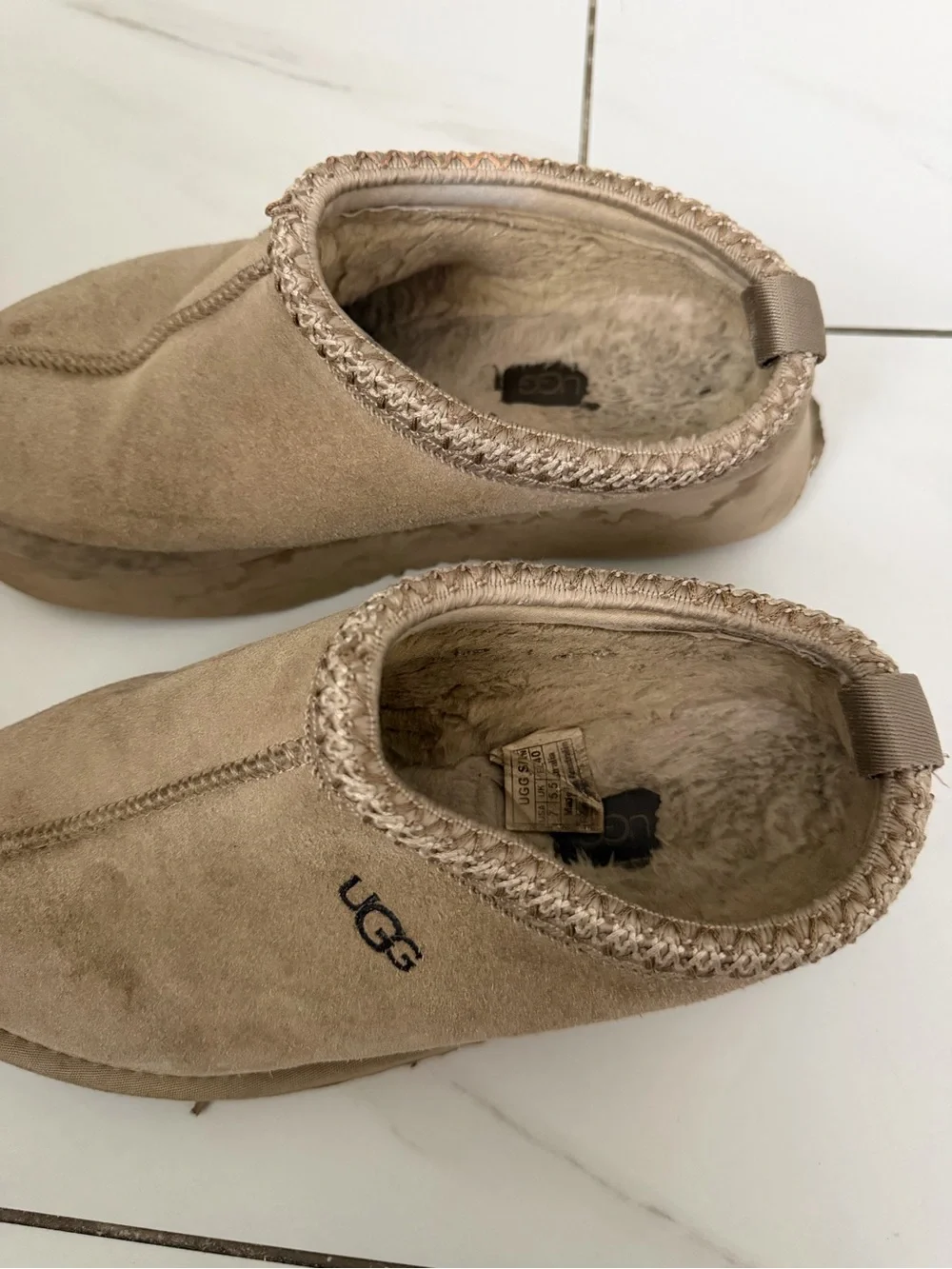 UGG woman’s Slip-On Clog in Chestnut Suede